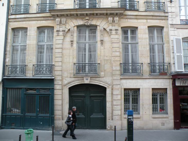  bel immeuble en pierres de taille, 14 rue St-Victor